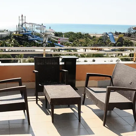Mina Aparthotel 2*